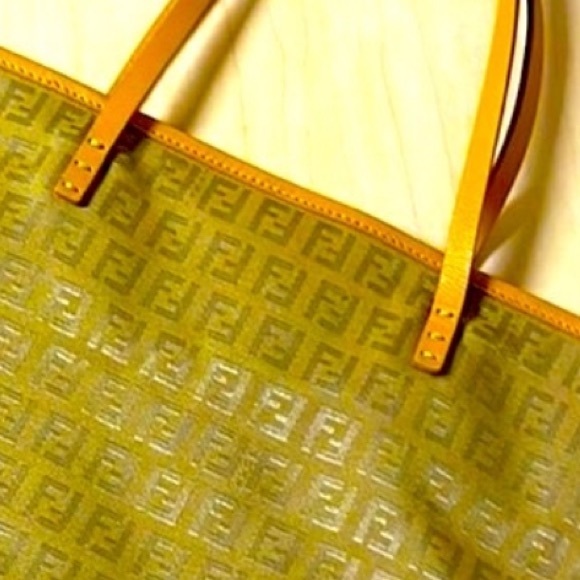 WOW POSHMARK - Authentic Fendi Extra Large Tote - Picture 1 of 16